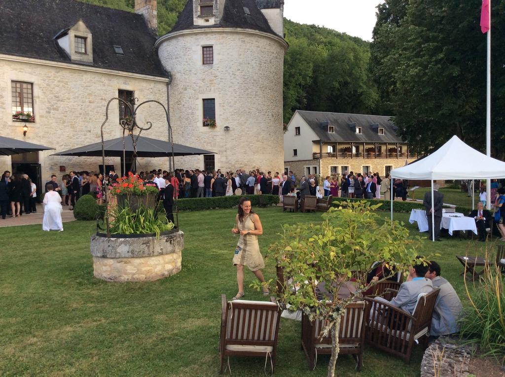 Chateau La Fleunie - Hotel Et Restaurant Condat-sur-Vezere Exterior photo