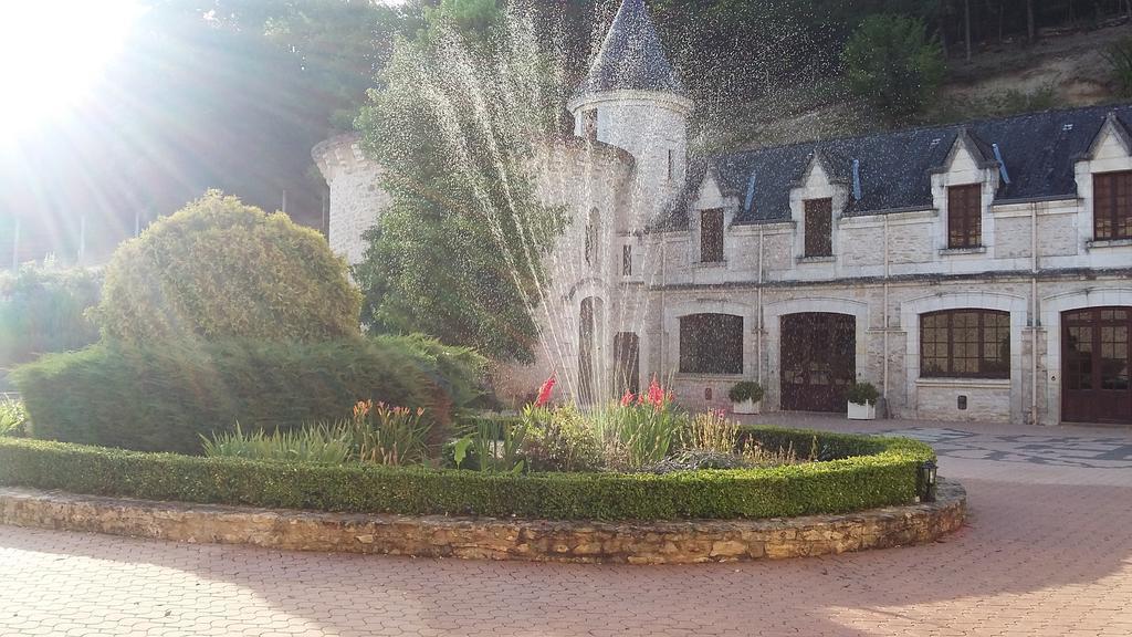 Chateau La Fleunie - Hotel Et Restaurant Condat-sur-Vezere Exterior photo